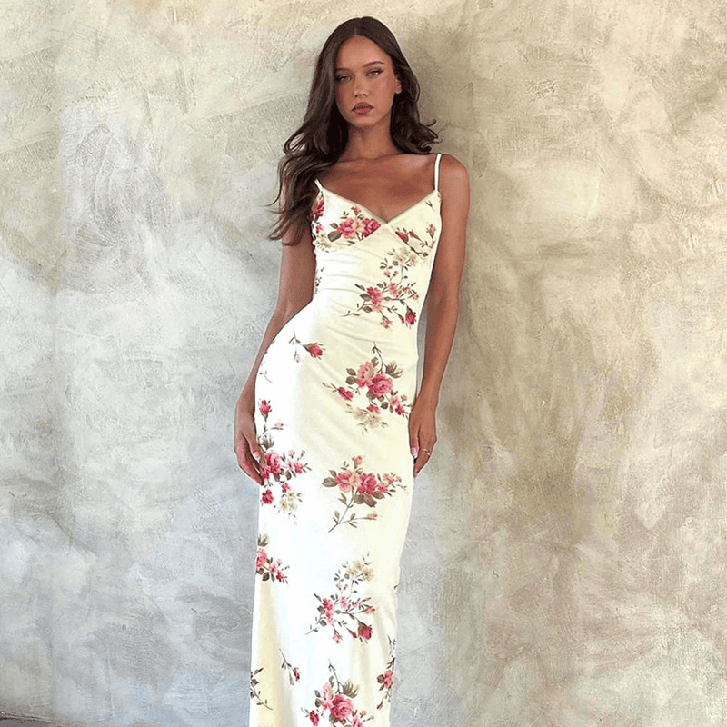 Perfect for weddings, date nights, and special occasions, this dress exudes timeless romance.